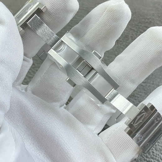 BV-Factory具工匠精神的
Cartier卡地亚Santos山度士系列
WSSA0009 WSSA0013 男女装全线到货❕❕❕
产品横空出世 突破传统思维 
真正做出与原装媲美的复刻品✔️✔️ 商品图12