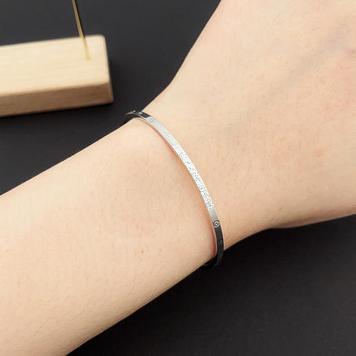 【限时8.8折】【线上铂金馆】PT950 #碎碎冰 【国际铂金协会】铂金空心固口碎碎冰手镯（面宽约2.2mm，厚约1.5mm）(BSZ00127)预售产品下单后不退款不退货不换货不补差价) 商品图3