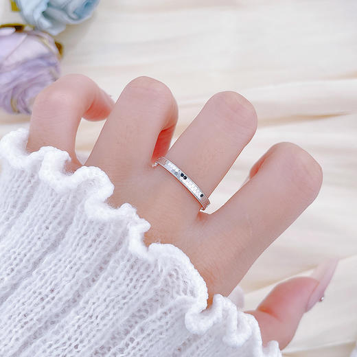 【限时8.8折】【线上铂金馆】PT950 #固口戒指 【国际铂金协会  精品】铂金实心鱼鳞戒指圈戒（面宽约2.3-2.7mm）(BJZ00207)预售产品下单后不退款不退货不换货不补差价) 商品图1