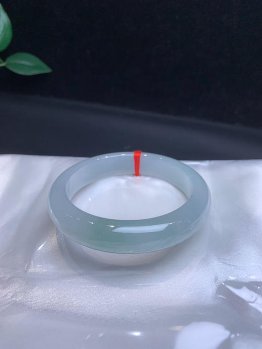 620065，54.8冰底种水镯，冰底，纯净清爽，有一截带些底色 商品图4