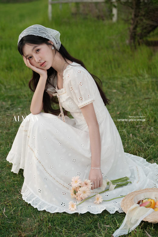 鹿向南「白夏清欢」米杏色蕾丝方领短袖连衣裙夏季新款时尚长裙女L55807 商品图5