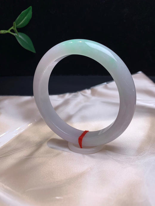 620060，60.7 带绿底手镯，整体底子非常细腻 一大截带绿底色，室内带淡紫，清新甜美 商品图1