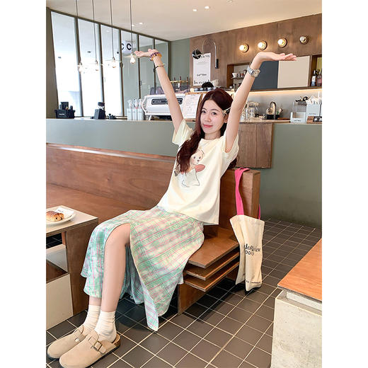 <曾小咸推荐>印花短袖T恤不规则格子半身裙 商品图0