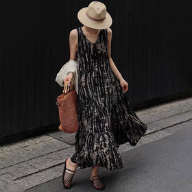 HERA CHOLE暗夜鎏金V领压褶连衣裙 | 贵气黑金老钱风，今年爆火，一件穿出高级感