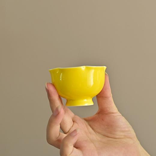 「景德镇高温颜色釉柠檬黄花口白瓷茶杯」家用古典小高足陶瓷品茗杯 商品图4