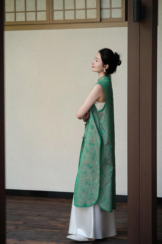 盛唐婧 |真丝宋锦金鱼纹对襟长马甲 商品图2