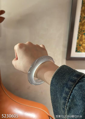 5230605，手镯，圈口51.8。具体价格微信咨询