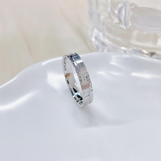 【限时8.8折】【线上铂金馆】PT950 铂金实心固口车花仿钻戒指圈戒（面宽约3.2-3.6mm）(PTJZ00027)预售产品下单后不退款不退货不换货不补差价) 商品图1