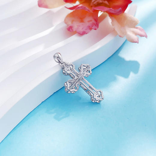 【限时8.8折】【线上铂金馆】PT950 #复古风 #绕线 【国际铂金协会  精品】铂金镂空绕线信仰守护十字架吊坠(BDZ00241)预售产品下单后不退款不退货不换货不补差价) 商品图3