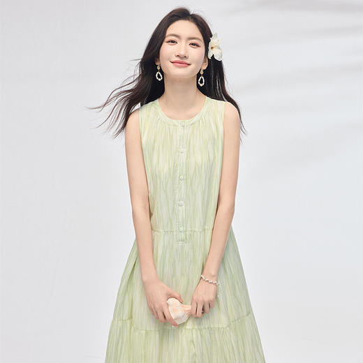 熙世界莱赛尔天丝连衣裙女夏季2025新款度假风宽松圆领无袖背心裙 商品图4