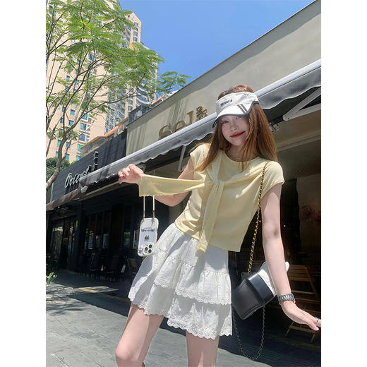 <曾小咸推荐>设计感假两件披肩拼接黄色T恤 商品图0