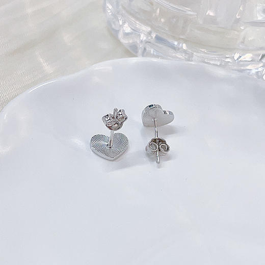 【限时8.8折】【线上铂金馆】PT950 铂金实心鱼鳞爱心心形耳饰耳钉（直针配铂金耳迫）(PTES00110)预售产品下单后不退款不退货不换货不补差价) 商品图2