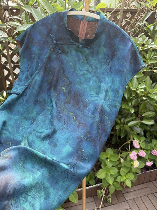 526-6 高端顾客入 非遗红云纱  黛蓝色星空🌌💙长款短袖小衫 气韵高雅 自带小空调 商品图12