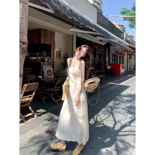 <曾小咸推荐>法式温柔风蕾丝显瘦吊带连衣裙 商品图1