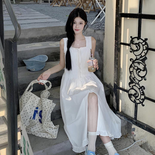 西遇法式初恋小白裙女夏季新款旅游收腰方领无袖吊带连衣裙SS050809 商品图0