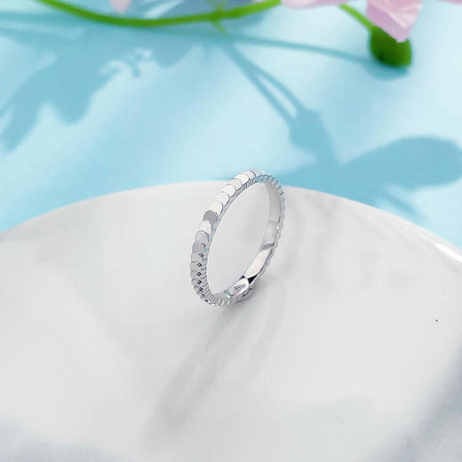 【限时8.8折】【线上铂金馆】PT950 铂金CNC实心固口圆片鱼鳞圈戒条戒线戒（面宽约1.7-2.1mm）(PTJZ00031)预售产品下单后不退款不退货不换货不补差价) 商品图0