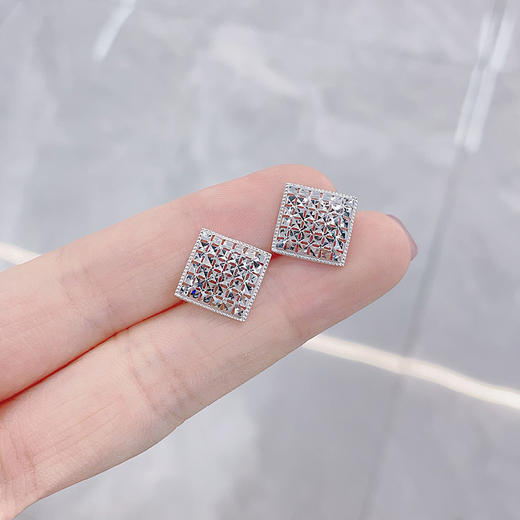 【限时8.8折】【线上铂金馆】PT950 铂金实心仿钻刻面菱形耳钩耳饰耳钉(PTES00080)预售产品下单后不退款不退货不换货不补差价) 商品图2