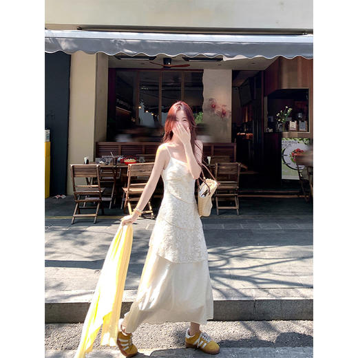 <曾小咸推荐>法式温柔风蕾丝显瘦吊带连衣裙 商品图3