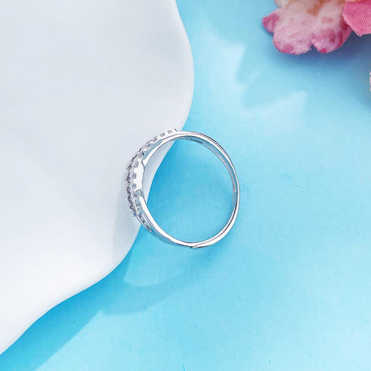 【限时8.8折】【线上铂金馆】PT950 【国际铂金协会】铂金空心活口戒指百搭时尚双V仿钻活口女戒(ACPTJZ00014)预售产品下单后不退款不退货不换货不补差价) 商品图3