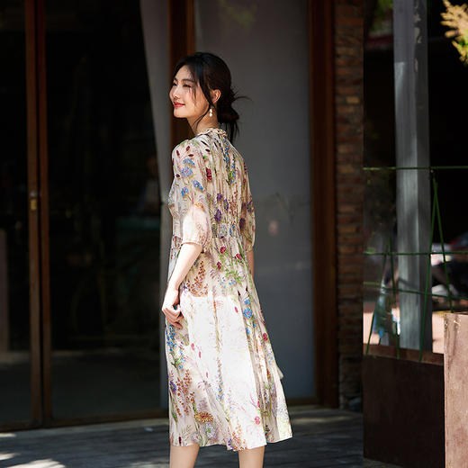 丁摩 春夏女装新款立体印花植物印花100%桑蚕丝收腰气质连衣裙5ZF-90494 商品图2