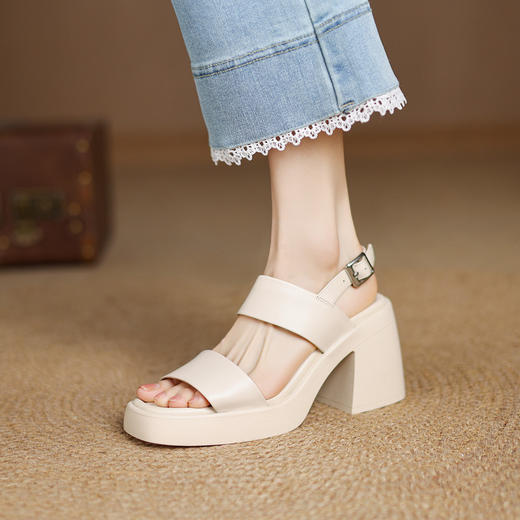 【预售5天】露趾厚底坡跟凉鞋女外穿真皮一字扣罗马鞋夏季新款配裙子高跟凉鞋CFE&C6223 商品图3