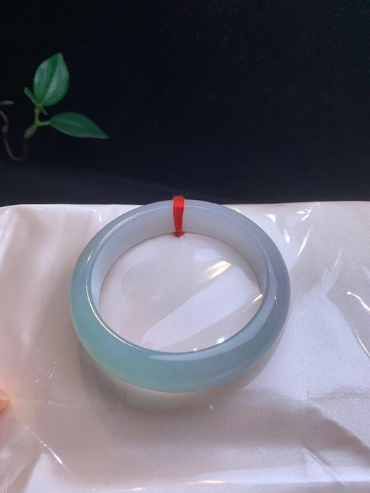 620063，52 冰润特色黄夹绿，条形好，一大截绿底，带特色黄翡，整条润润的，均匀干净 商品图4