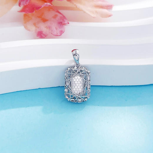 【限时8.8折】【线上铂金馆】PT950 #CNC #绕线 【国际铂金协会  精品】铂金镂空鱼鳞绕线极简几何方牌吊坠(BDZ00242)预售产品下单后不退款不退货不换货不补差价) 商品图2