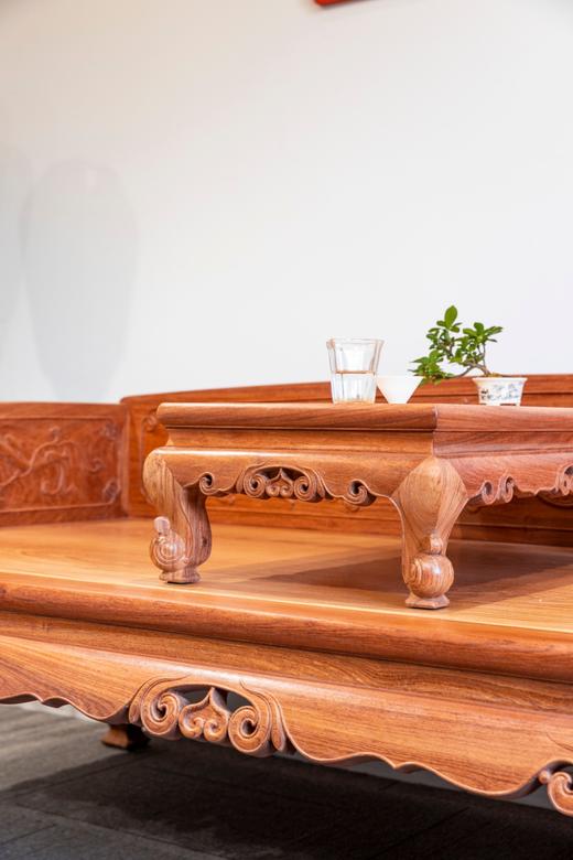 红桥红  家具严选  缅甸花梨（大果紫檀）【双龙捧寿 卷珠腿罗汉床】空间搭配 商品图4