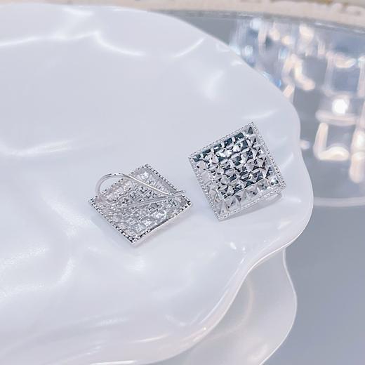 【限时8.8折】【线上铂金馆】PT950 铂金实心仿钻刻面菱形耳钩耳饰耳钉(PTES00080)预售产品下单后不退款不退货不换货不补差价) 商品图1