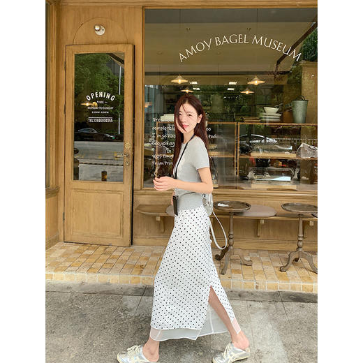 【149元任选2件】最后一波现货！白色波点a字包臀半身裙 商品图2