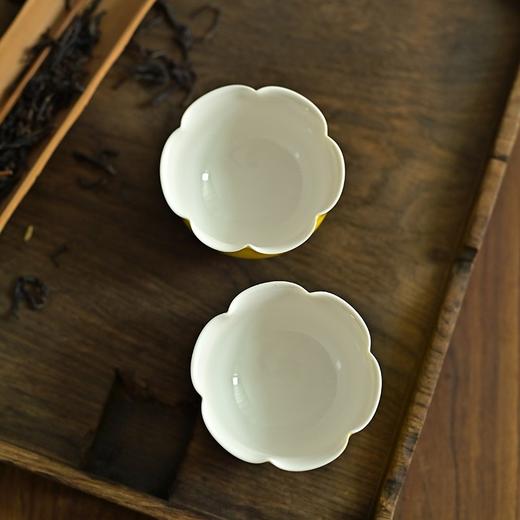 「景德镇高温颜色釉柠檬黄花口白瓷茶杯」家用古典小高足陶瓷品茗杯 商品图2