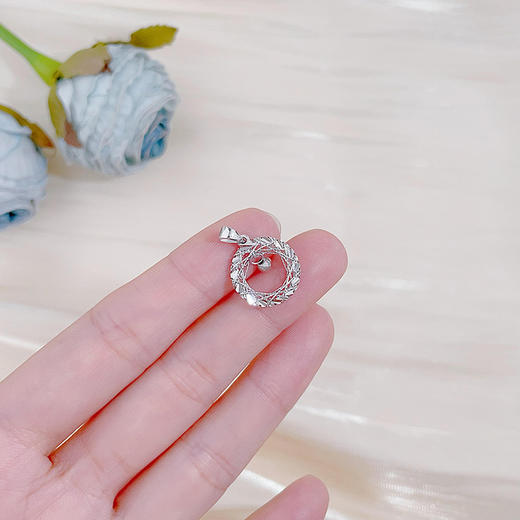 【限时8.8折】【线上铂金馆】PT950 #绕线 【国际铂金协会】铂金镂空绕线圆环吊坠(BDZ00188)预售产品下单后不退款不退货不换货不补差价) 商品图2