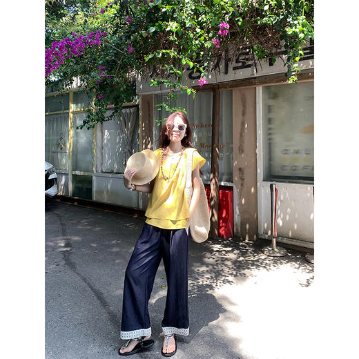 <曾小咸推荐>现货秒杀！微信超特价！花边拼接休闲九分裤 日常169.99 立减80 秒杀89.99！ 黄色短袖 日常139.99 立减60 秒杀79.99！ 商品图1