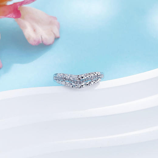 【限时8.8折】【线上铂金馆】PT950 【国际铂金协会】铂金空心活口戒指百搭时尚双V仿钻活口女戒(ACPTJZ00014)预售产品下单后不退款不退货不换货不补差价) 商品图1