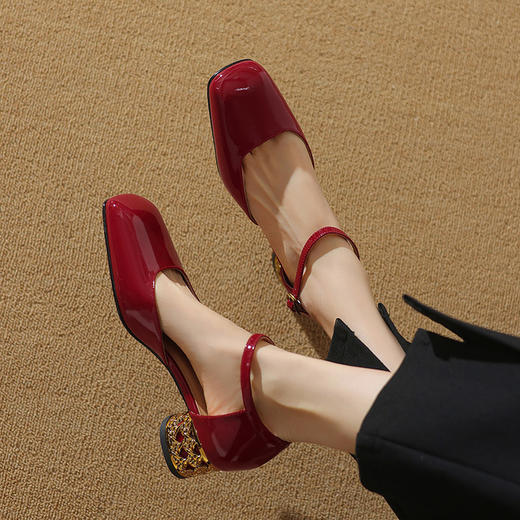 【预售5天】头层牛漆皮新款法式复古方头粗跟玛丽珍鞋女中空包头凉鞋ZF&25045 商品图3