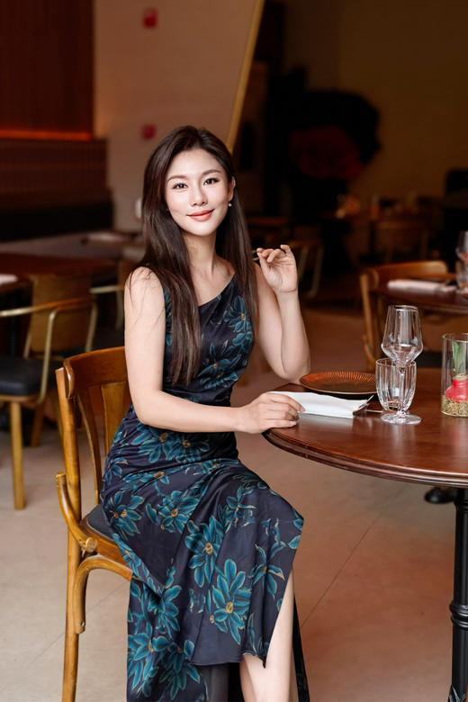 逸红颜明月优选#19姆米香云纱连衣裙「蓝莲花」前喷手绘工艺，高级雅致黑底蓝花 商品图4