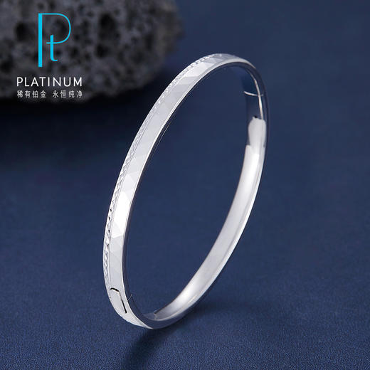【限时8.8折】【线上铂金馆】PT950 【国际铂金协会】椭圆形铂金空心(面宽约4.4-4.8mm)车花仿钻开口手镯(BSZ00003)预售产品下单后不退款不退货不换货不补差价) 商品图0