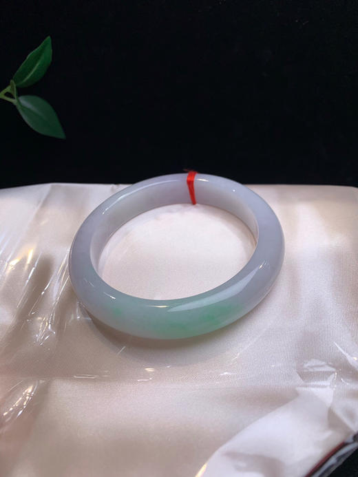 620060，60.7 带绿底手镯，整体底子非常细腻 一大截带绿底色，室内带淡紫，清新甜美 商品图2