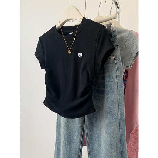 丁摩 红色爱心刺绣短款正肩短袖t恤女夏季新款设计感修身显瘦上衣5ZF-D44 商品图2