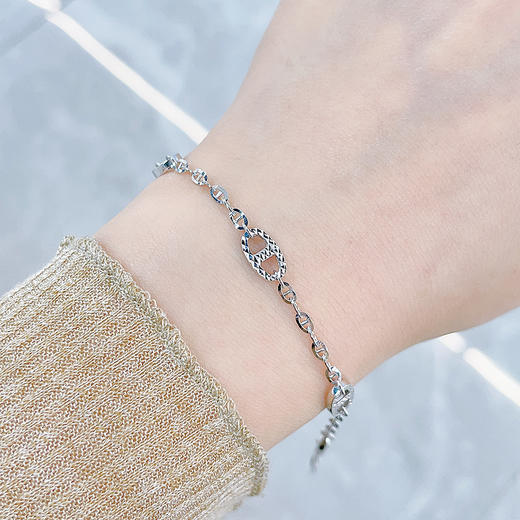 【限时8.8折】【线上铂金馆】PT950 #清新 铂金调节空心猪鼻子手链(PTSL00047)预售产品下单后不退款不退货不换货不补差价) 商品图0