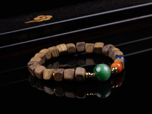 XY0350沉香+碧玉南红青金石方形珠手串 商品图3