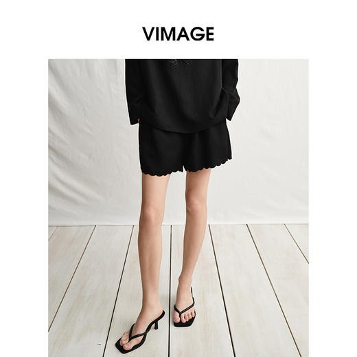 VIMAGE纬漫纪松弛感阔腿宽松垂感简约高腰醋纤短裤2025夏季新款V2305926 商品图2