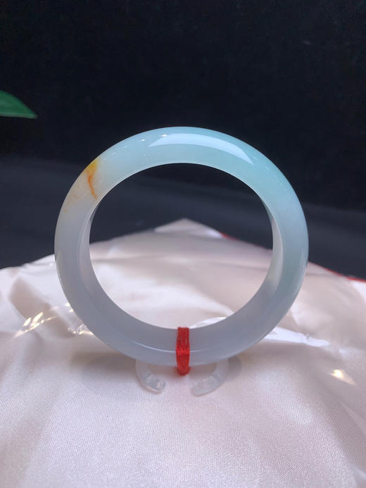 620063，52 冰润特色黄夹绿，条形好，一大截绿底，带特色黄翡，整条润润的，均匀干净 商品图3