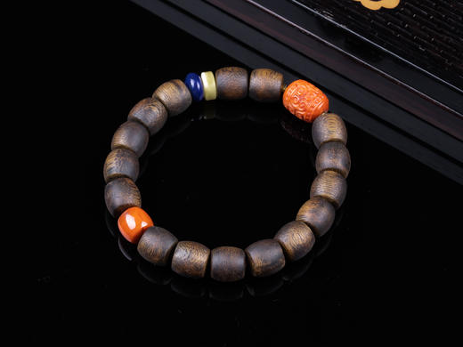 XY0348沉香+文玩三宝南红回纹珠蜜蜡青金石手串 商品图6
