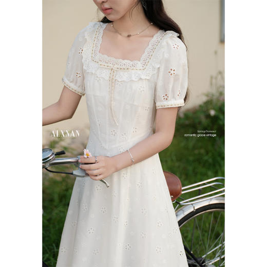 鹿向南「白夏清欢」米杏色蕾丝方领短袖连衣裙夏季新款时尚长裙女L55807 商品图4