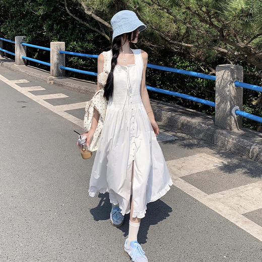 西遇法式初恋小白裙女夏季新款旅游收腰方领无袖吊带连衣裙SS050809 商品图1