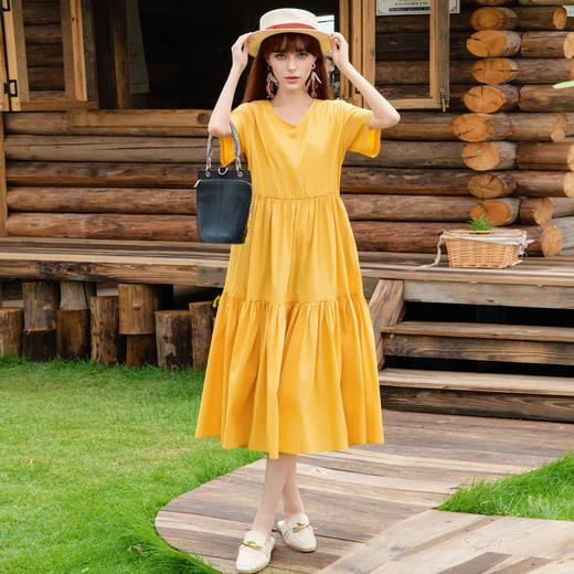 谜底连衣裙短袖2025夏季新款简约风V领纯色中长裙塔裙257ML7749 商品图0
