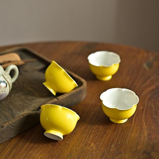 「景德镇高温颜色釉柠檬黄花口白瓷茶杯」家用古典小高足陶瓷品茗杯 商品图0