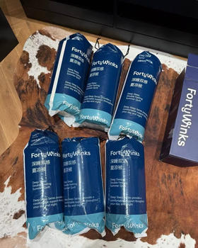 正品亚朵新款夏凉被 三层凉感 让深睡眠自然发生
三个颜色，两个尺寸可选 150*200cm 200*230cm