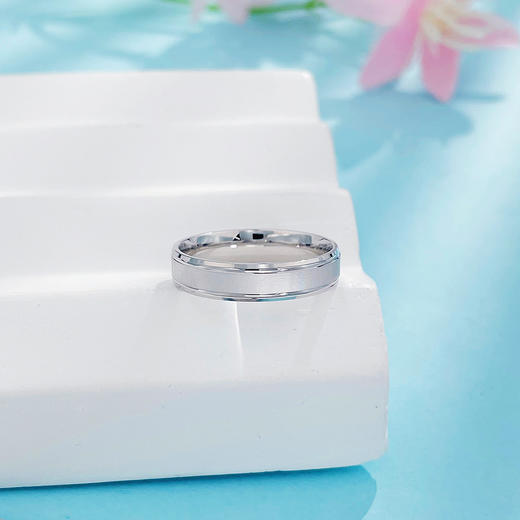 【限时8.8折】【线上铂金馆】PT950 #CNC 铂金实心固口CNC拉丝炫彩光影圈戒可做情侣女戒（面宽约3.3-3.7mm）(PTJZ00051)预售产品下单后不退款不退货不换货不补差价) 商品图1